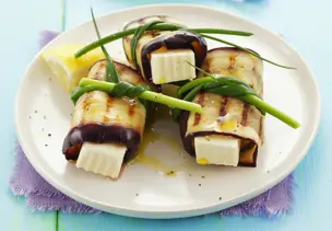 Auberginenwickel mit Schafskäse
