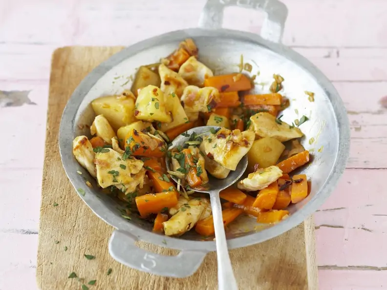 Wokpfanne mit Hähnchen, Karotten und Quitten