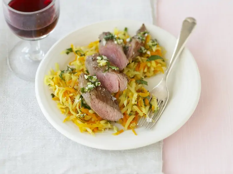 Filet vom Lamm mit geraspeltem Gemüse