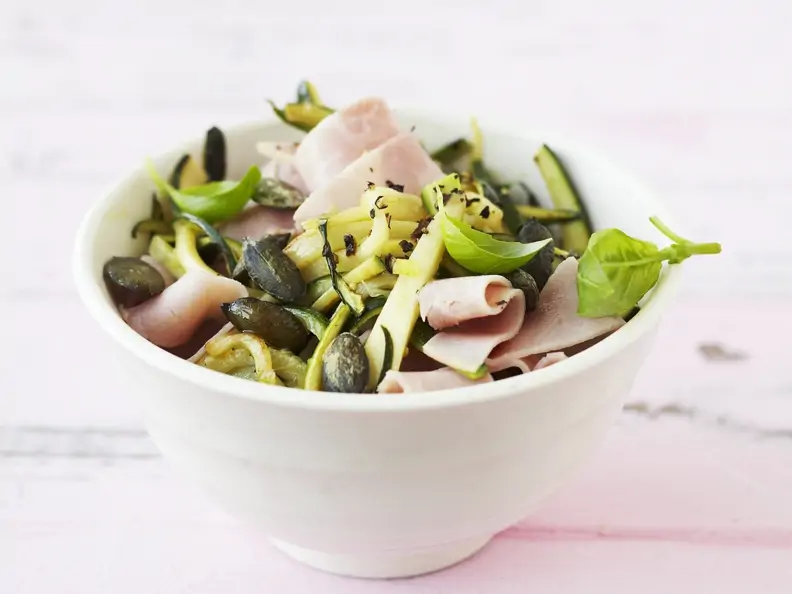 Zucchini-Schinken-Salat