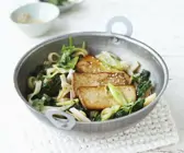 Reisnudeln mit Spinat und Tofu