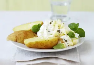Pellkartoffeln mit Minze-Limetten-Quark