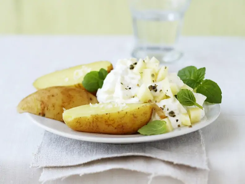 Pellkartoffeln mit Minze-Limetten-Quark