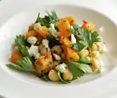 Kichererbsen-Kürbis-Salat mit Feta