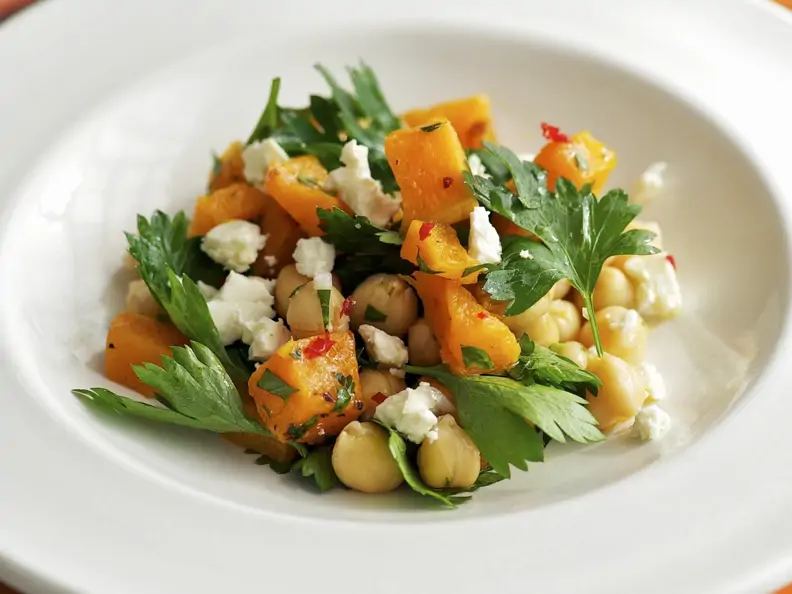 Kichererbsen-Kürbis-Salat mit Feta