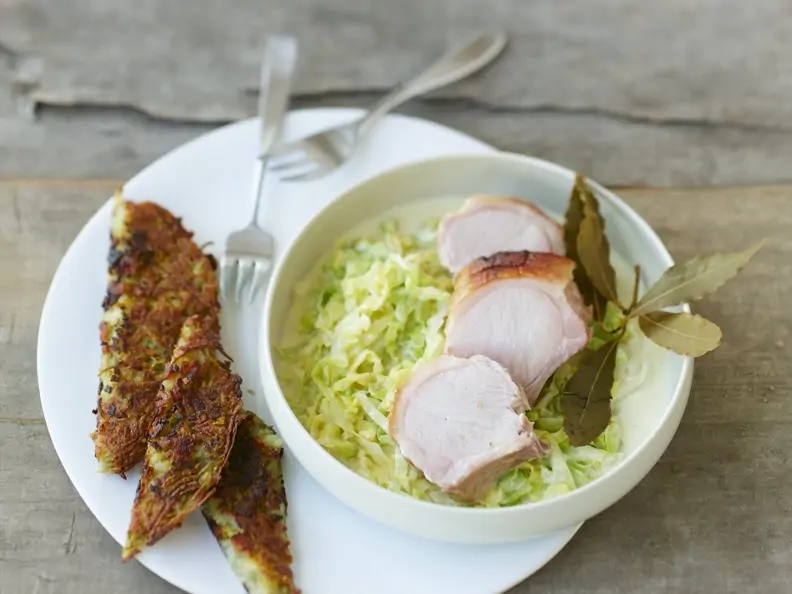 Spanferkel mit Spitzkohl und Kartoffelpuffern