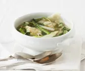 Spargelsuppe mit Garnelen-Teigtaschen (Wan Tan)