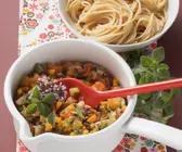 Vegane Gemüse-Bolognese mit Nudeln