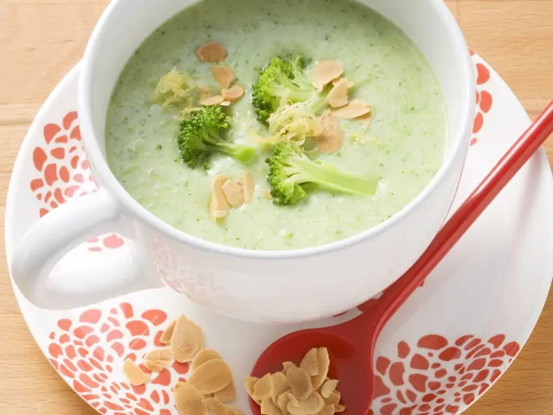 Brokkoli-Mandel-Suppe