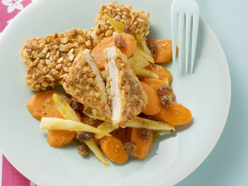 Panierter Tofu mit Möhrensalat nach orientalischer Art
