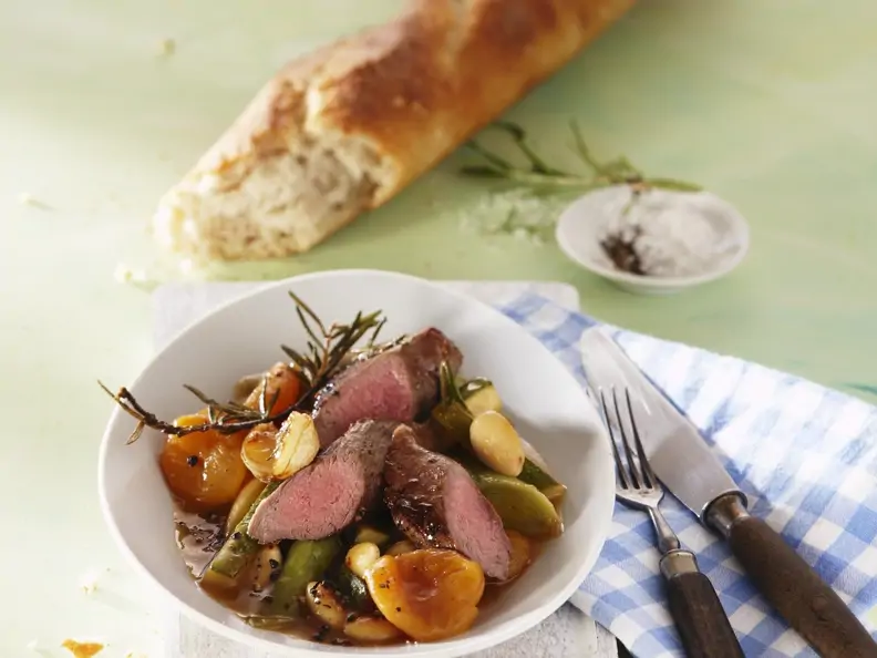 Filet vom Lamm mit Lauch-Aprikosen-Gemüse