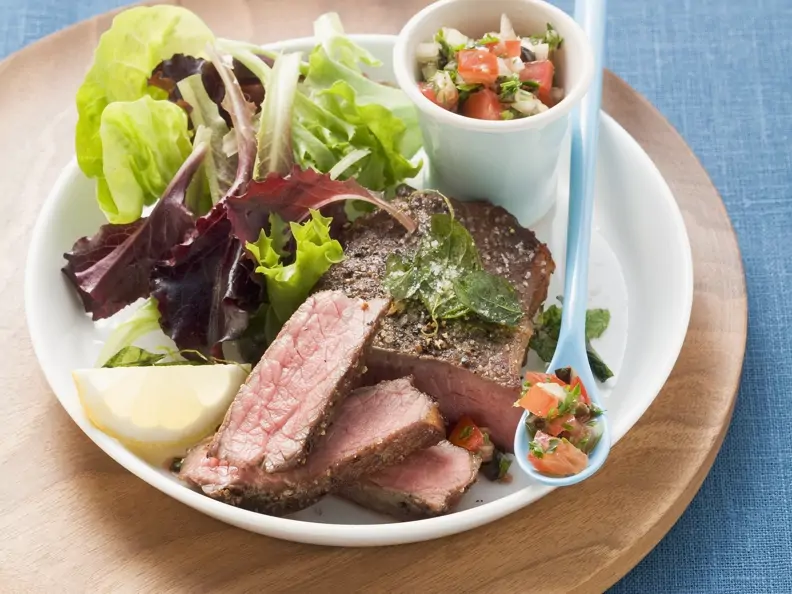 Rindersteak mit Oliven-Tomaten-Sauce
