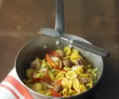 Pasta mit Tomaten-Salsiccia-Soße