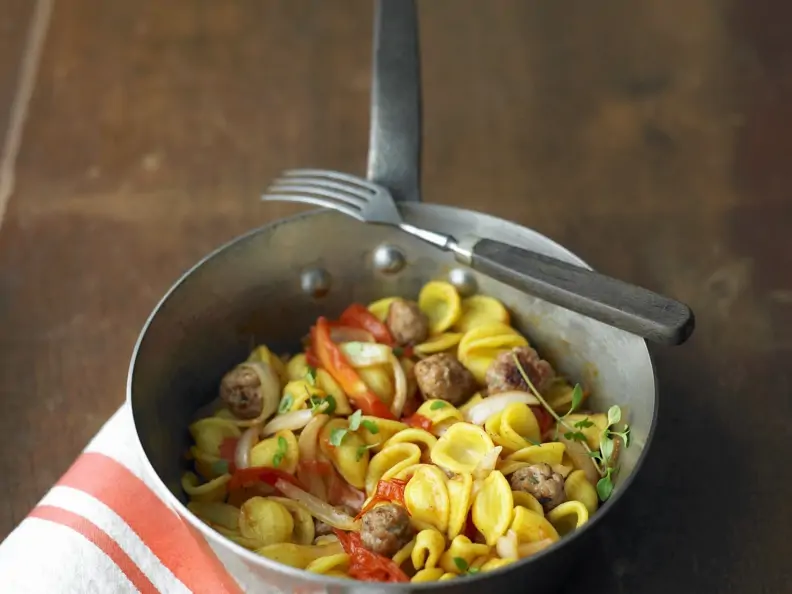 Pasta mit Tomaten-Salsiccia-Soße