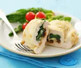 Hähnchenbrust gefüllt mit Spinat, Mozzarella und getrockneten Tomaten