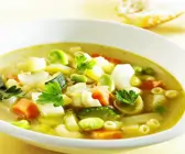 Minestrone mit Hörnchennudeln