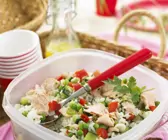 Gemüse-Reis-Salat mit Lachs