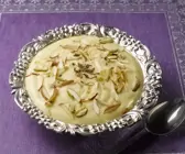 Indisches Joghurtdessert mit exotischen Früchten (Shrikhand)