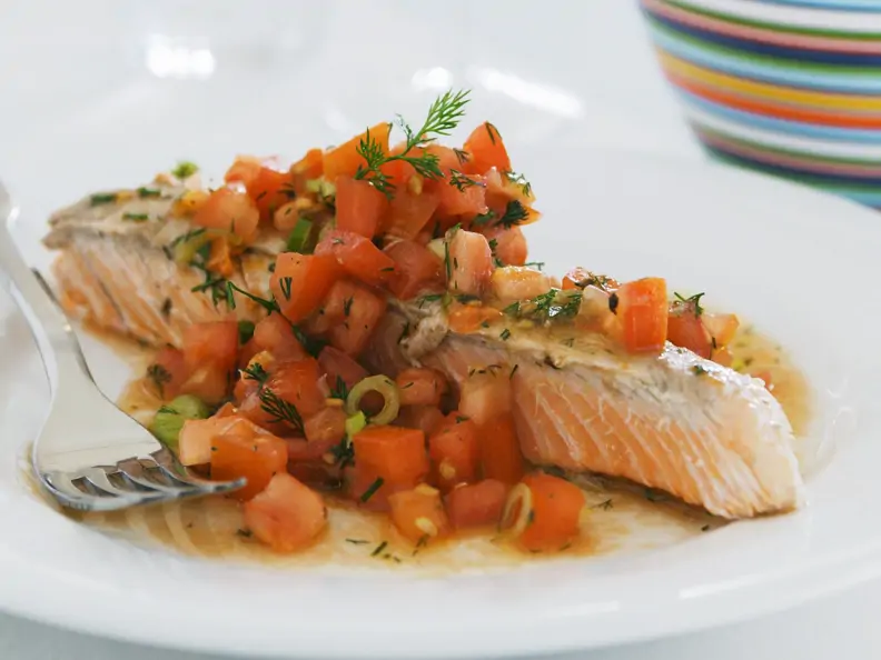 Lachsfilet mit Tomaten-Salsa