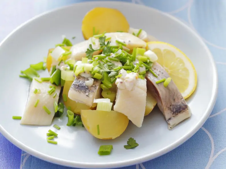 Kartoffel-Herings-Salat mit Schnittlauch
