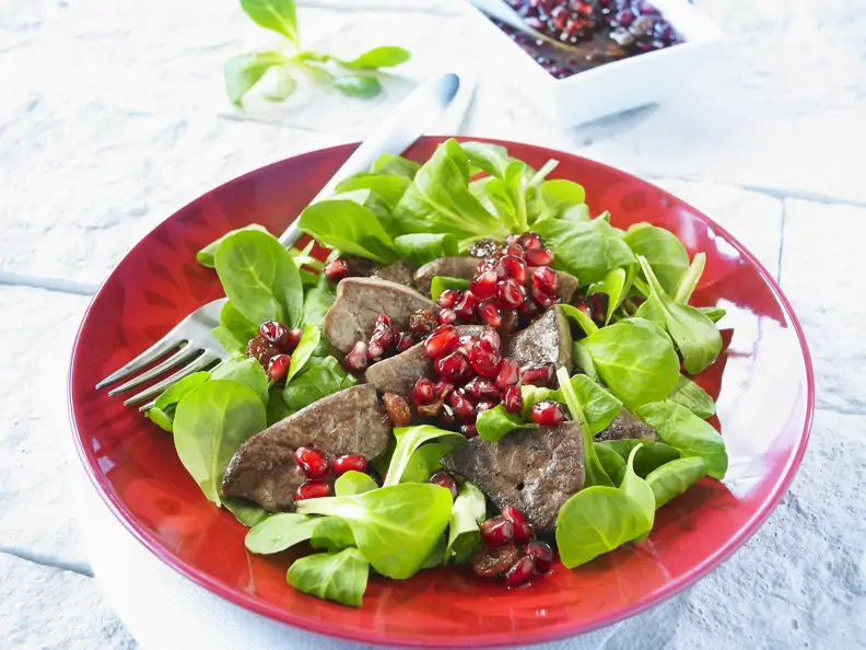 Gebratene Entenleber mit Feldsalat und Granatapfel