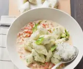 Gnocchi mit Kräutern und Paprikaschaumsoße