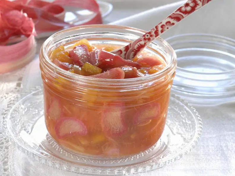 Rharbarber-Chutney mit Ingwer