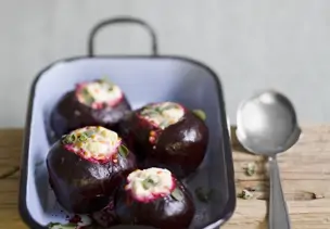 Rote-Bete-Knollen mit Linsen-Schafskäse-Füllung