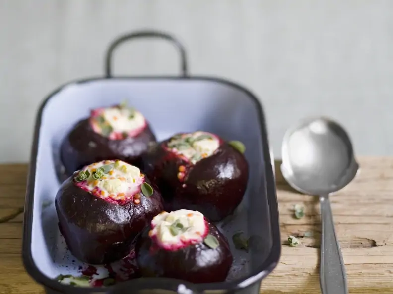 Rote-Bete-Knollen mit Linsen-Schafskäse-Füllung