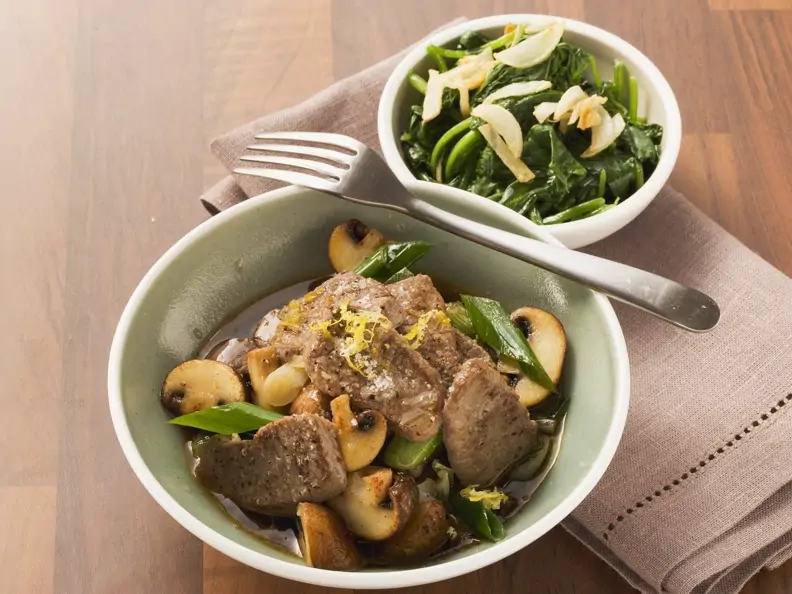 Lamm mit Champignons und Spinat