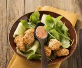 Hähnchen mit Sesampanade und Rucolasalat