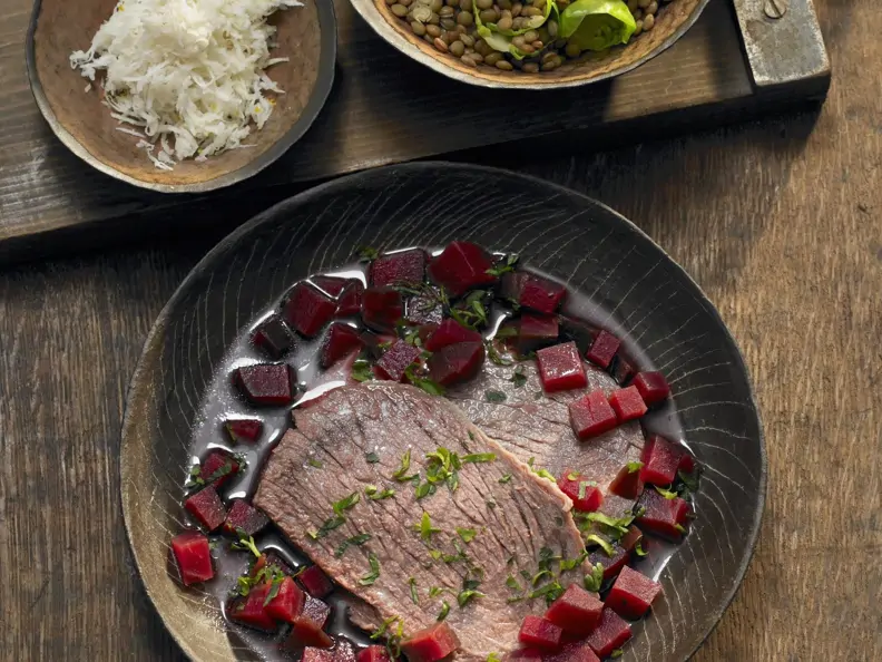 Rindfleisch mit Linsen-Rote Bete-Gemüse