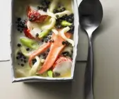 Suppe mit Hummer, schwarzen Linsen und Spätzle