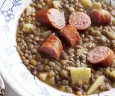 Linsensuppe mit Würstchen