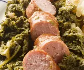 Mettwurst mit Grünkohlgemüse