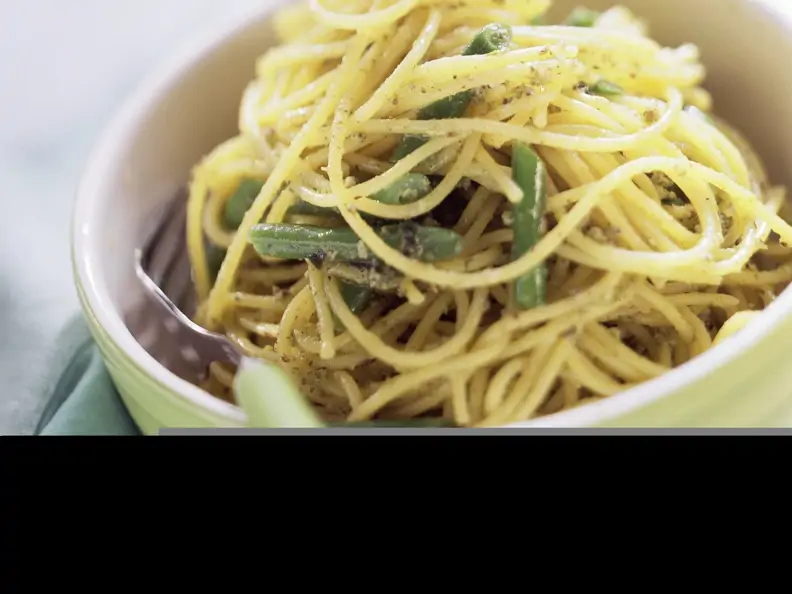Pasta mit Rucolapesto und grünen Bohnen