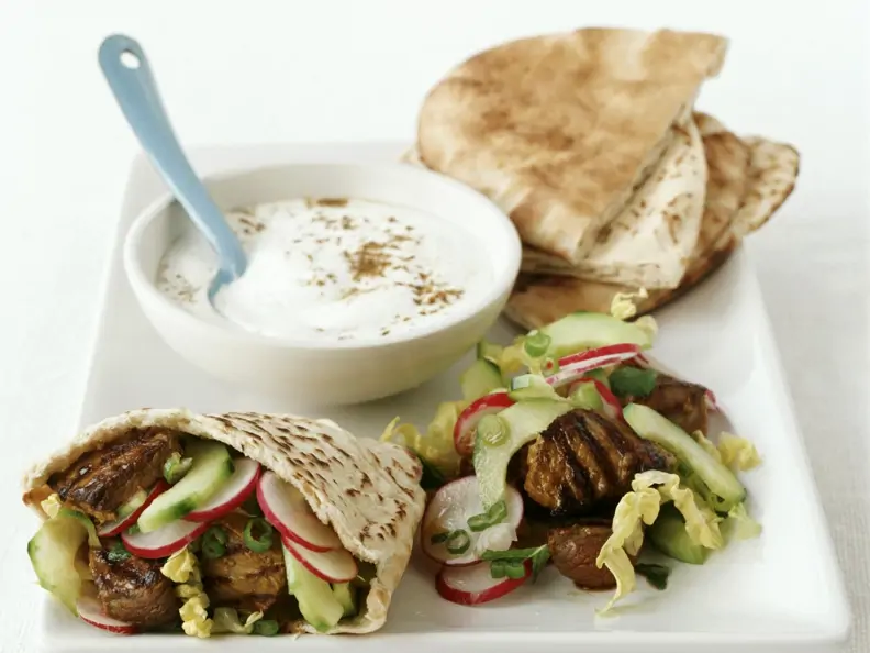 Kebab vom Lamm mit Pitabrot und Joghurtsauce