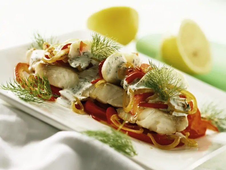 Zandergratin mit Paprika, Äpfeln und Dill