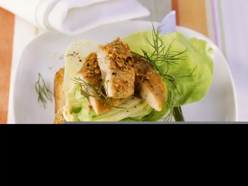 Makrelen-Gurken-Toast