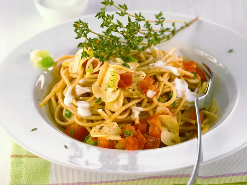 Spaghetti in Pilz-Tomaten-Sauce