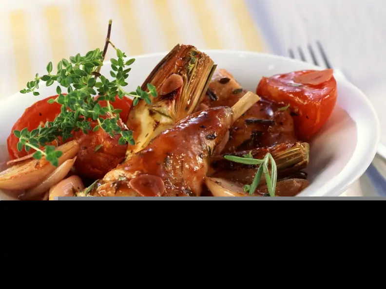 Kaninchen in Artischocken, Tomaten und Schalotten