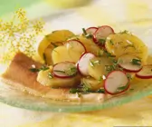 Kartoffel-Radieschen-Salat mit geräucherter Forelle