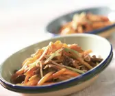 Gemüsepfanne Asiatische Art, mit Rinderfilet