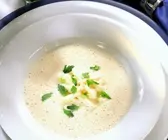 Cremige Kohlrabisuppe mit Trüffelöl