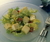 Bunter Salat mit Käse