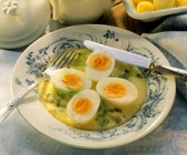 Eier mit Senfsoße