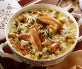 Gemüseeintopf mit Kartoffeln, Kohlrabi, Zwiebeln in sahniger Soße