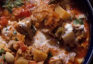Gulasch mit Sauerkraut und Paprika (Szegediner)