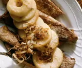 Kalbsleber mit Äpfeln und Zwiebeln (Berliner Art)