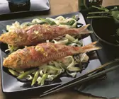 Rotbarben mit Reisnudeln